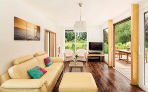 Exclusive House, 2 Bedrooms, Accessible, Lake View | Living room | Flat-screen TV, fireplace, DVD player