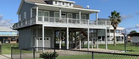 House, 2 Bedrooms | Exterior