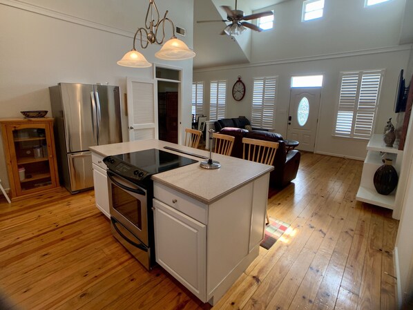 House, 2 Bedrooms | Private kitchen | Fridge, microwave, oven, dishwasher - Isle Be Back 2 Bedroom Home (Port Bolivar)