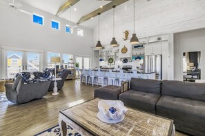 Casa, 4 habitaciones | Área de sala de estar | Televisión y reproductor de DVD 