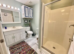House, 4 Bedrooms | Bathroom