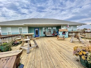 House, 4 Bedrooms | Balcony