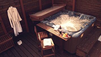 Indoor spa tub