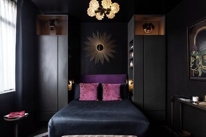 Standard Double Room | Bar mini, peti besi dalam bilik, dihias secara berasingan 