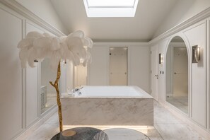 Penthouse Suite | Minibar, in-room safe, individually decorated, individually furnished - The Mandrake (London)
