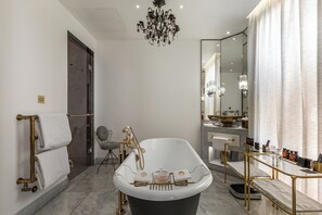 Bathroom - The Mandrake (London)