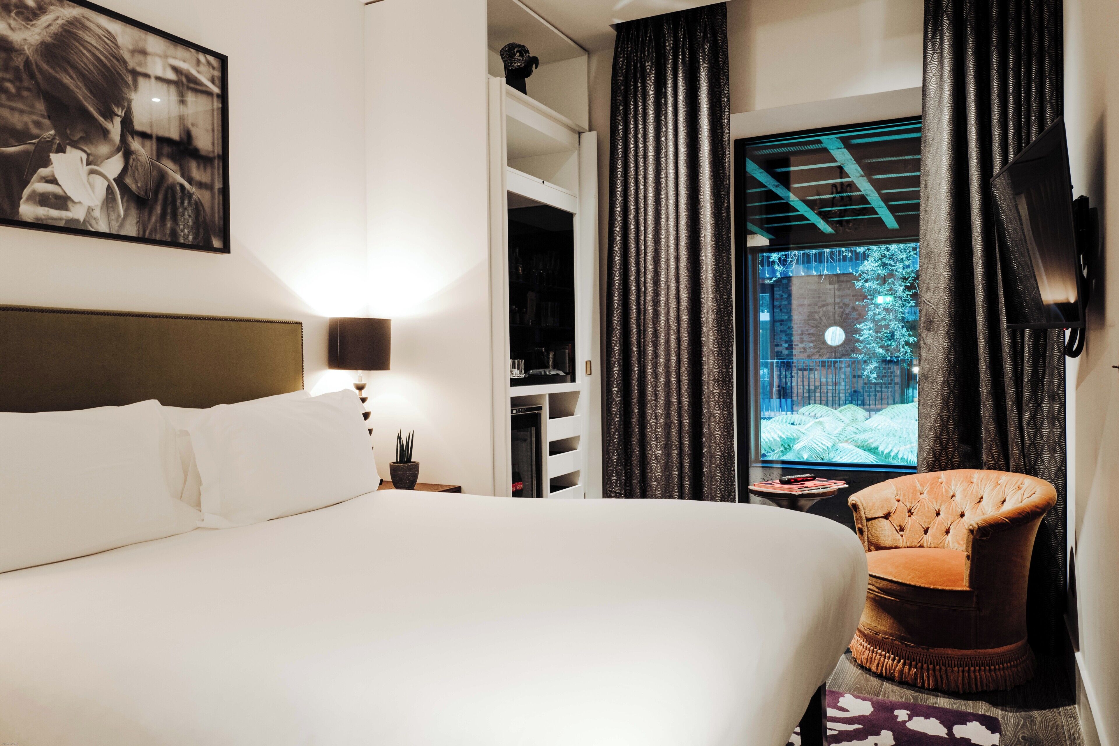 Minibar, in-room safe, individually decorated, individually furnished