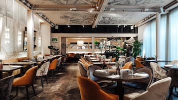 Daily cooked-to-order breakfast for a fee