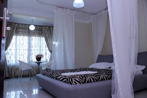 Premium-Apartment, 3 Schlafzimmer, Seeblick, Meerseite | 1 Schlafzimmer, Bettwäsche aus ägyptischer Baumwolle