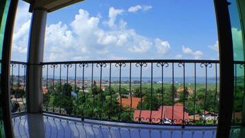 Premium Apartment, 3 Bedrooms, Lake View, Sea Facing | Balcony