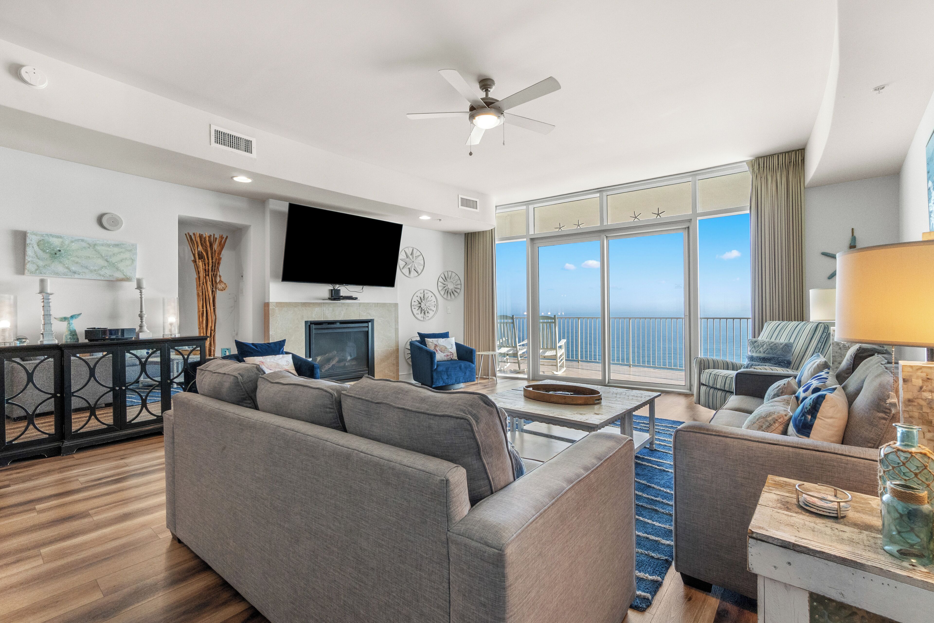 Exclusive Condo, 3 Bedrooms, Balcony, Ocean View | Living room | Flat-screen TV