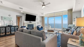 Exclusive Condo, 3 Bedrooms, Balcony, Ocean View | Living room | Flat-screen TV