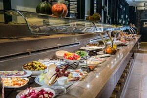 Daily buffet breakfast (ILS 50 per person)