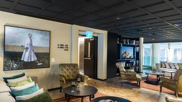 Egyptian cotton sheets, premium bedding, in-room safe, desk