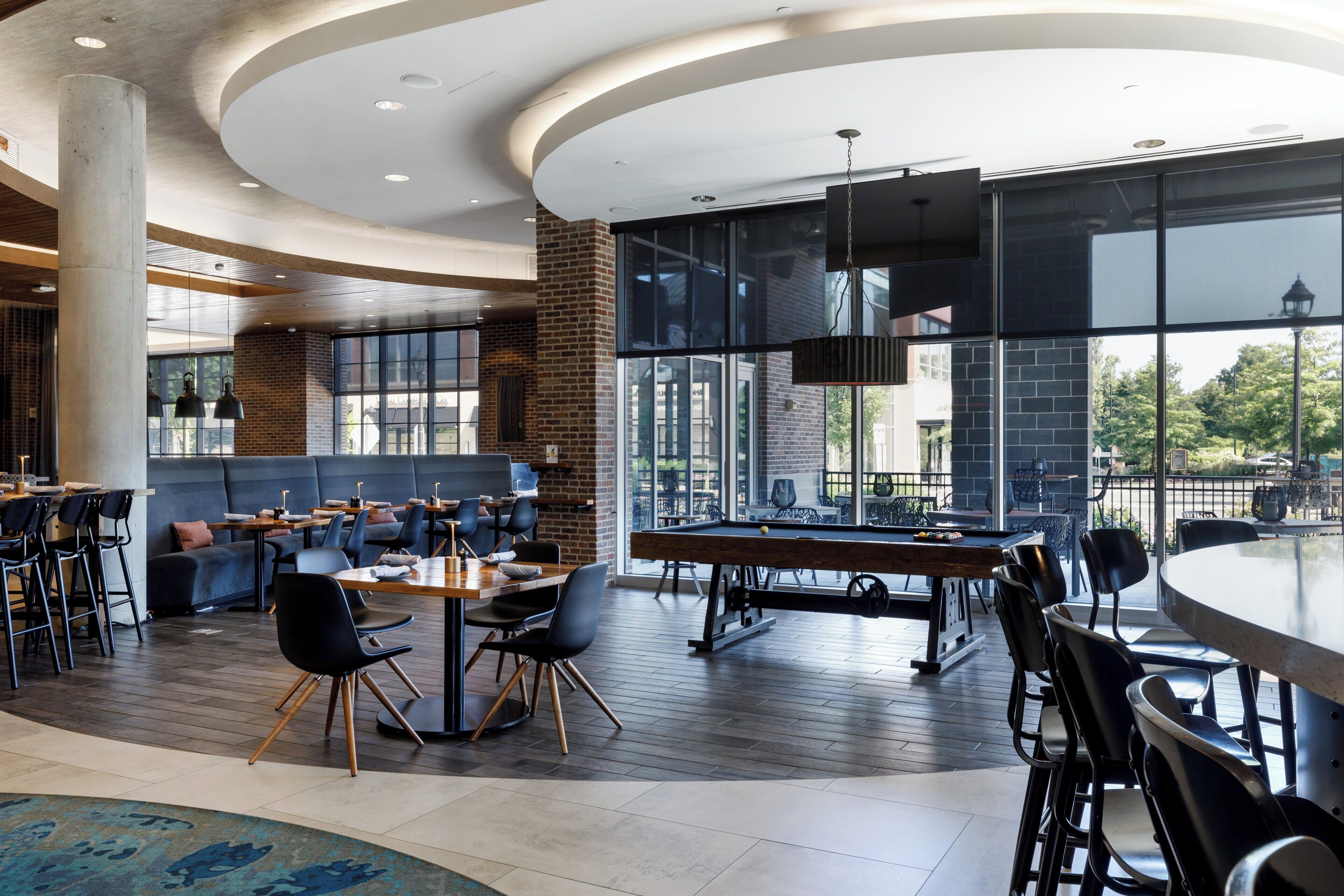 朝食、ディナーに営業 (アメリカ料理)