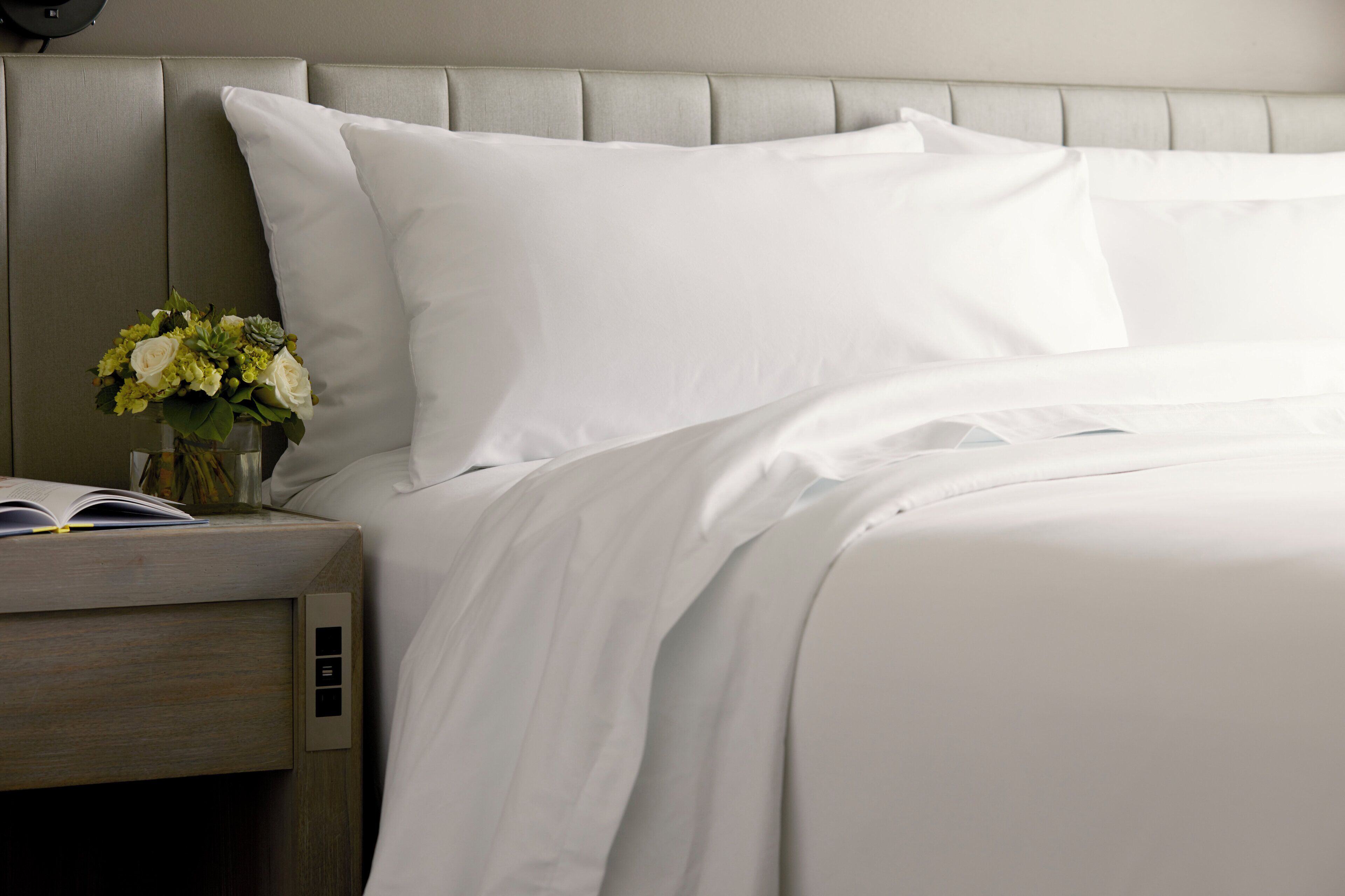 Huone (Room Type Selected By Hotel) | Italialaiset Frette-lakanat, ylelliset vuodevaatteet, untuvapeitot