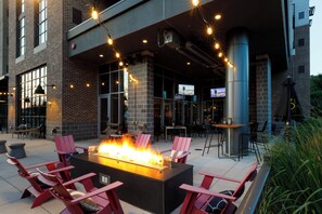Terrace/patio - Archer Hotel Boston/Burlington (Burlington)