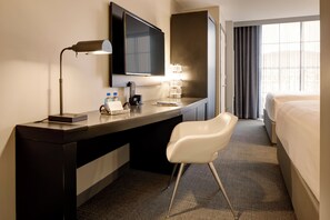 Frette Italian sheets, premium bedding, down comforters, pillowtop beds - Archer Hotel Boston/Burlington (Burlington)