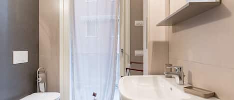 Apartment, 1 Bedroom | Bathroom | Shower, free toiletries, hair dryer, bidet