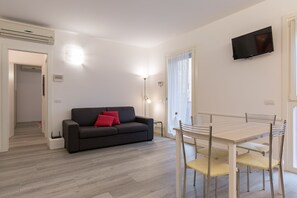 Appartement, 1 chambre | Aire de séjour | Téléviseur à écran plat