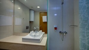 A modern bathroom with a sink, mirror, and shower. - Malina Residence Hotel (Smolyan)