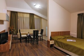 Desk, cots/infant beds, free WiFi - Forest Nook Apart-Hotel & Spa (Pamporovo)