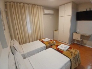 Kamar Twin Superior | Brankas, meja kerja, tirai kedap cahaya, dan Wi-Fi gratis