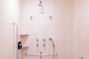 Kamar Twin Superior | Kamar mandi difabel