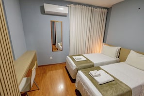Superior Twin Room | In-room safe, desk, blackout curtains, free WiFi - Hotel San Gabriel (São Paulo)