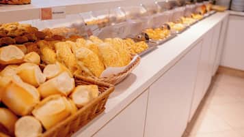 Free daily buffet breakfast