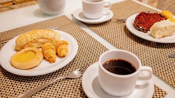 Free daily buffet breakfast