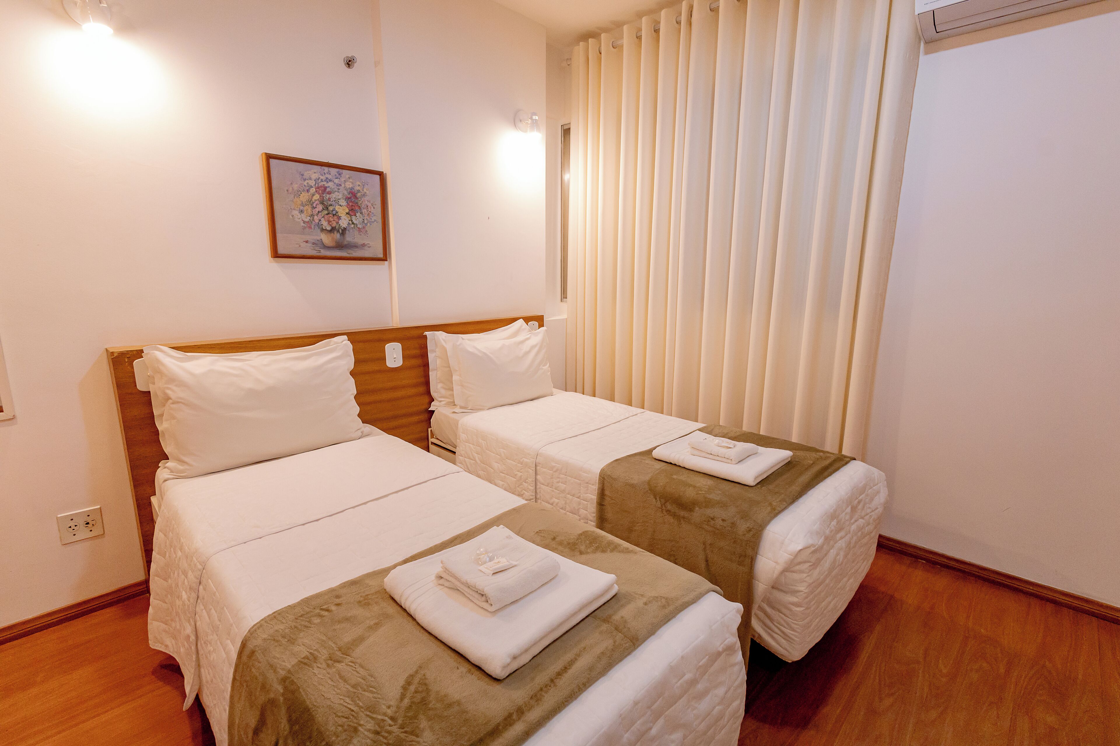 standard twin room, 2 single beds | 1 bedroom, in-room safe, desk, blackout curtains