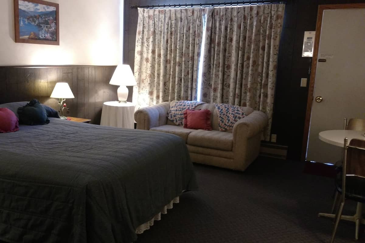 Suite, 1 Queen Bed | View from room
