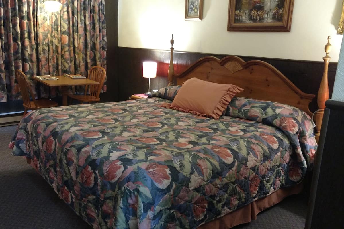 Suite, 1 King Bed | Individually decorated, individually furnished, free rollaway beds