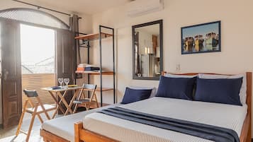 Estudio | Escritorio, wifi gratis y ropa de cama