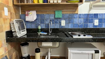 Standard Studio | Private kitchen | Fridge, blender, cookware/dishes/utensils