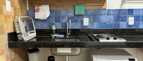 Refrigerador, licuadora, utensilios de cocina