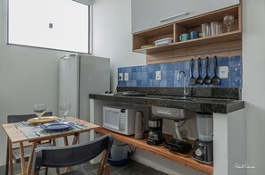 Executive Studio | Private kitchen | Fridge, blender, cookware/dishes/utensils