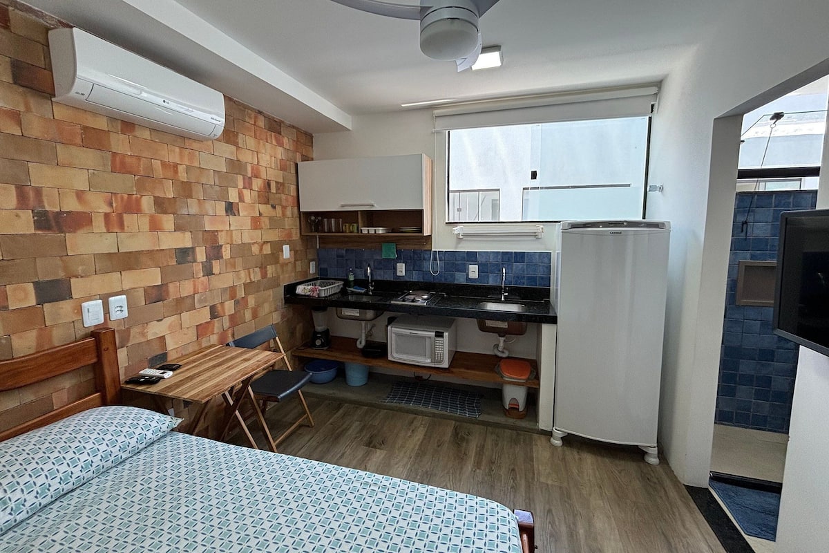 Standard Studio | Desk, free WiFi, bed sheets