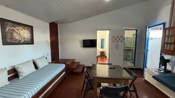Escritorio, wifi gratis y ropa de cama
