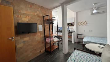 Executive studio | Een bureau, gratis wifi, beddengoed