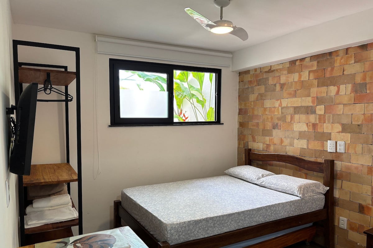 Basic Studio | Desk, free WiFi, bed sheets