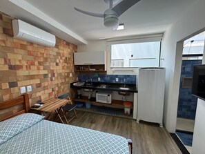 Standard Studio | Desk, free WiFi, bed sheets