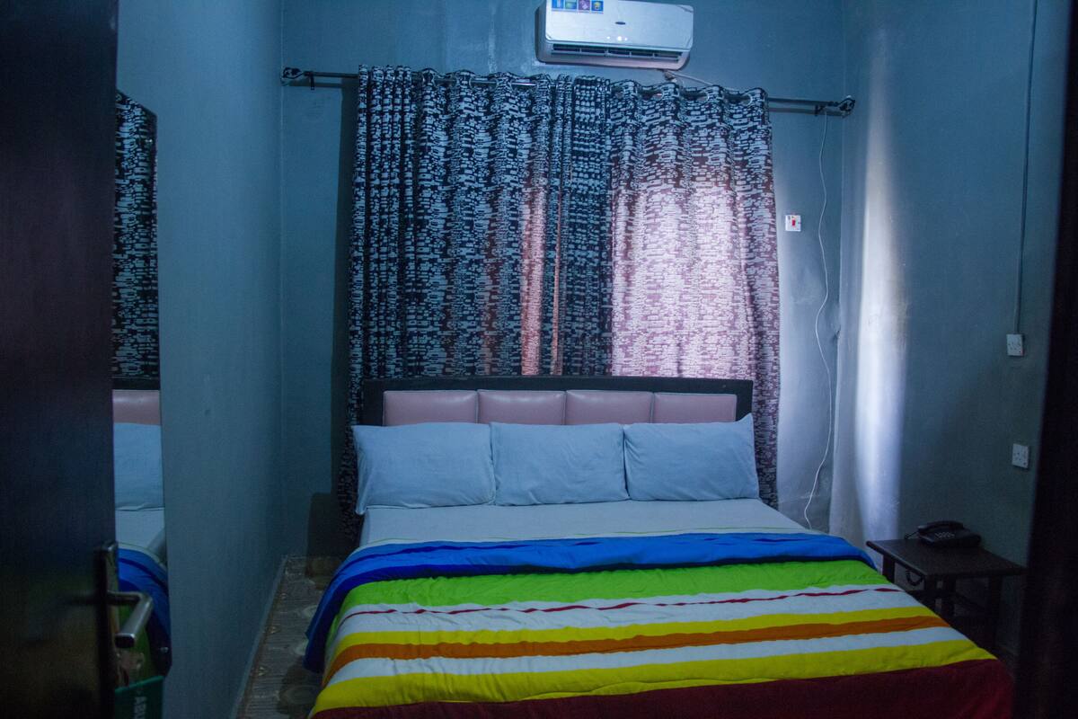 Pinnacle Suite | Desk, laptop workspace, soundproofing, WiFi