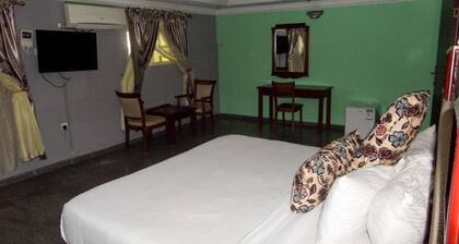 Golden Bird Hotel & Suites