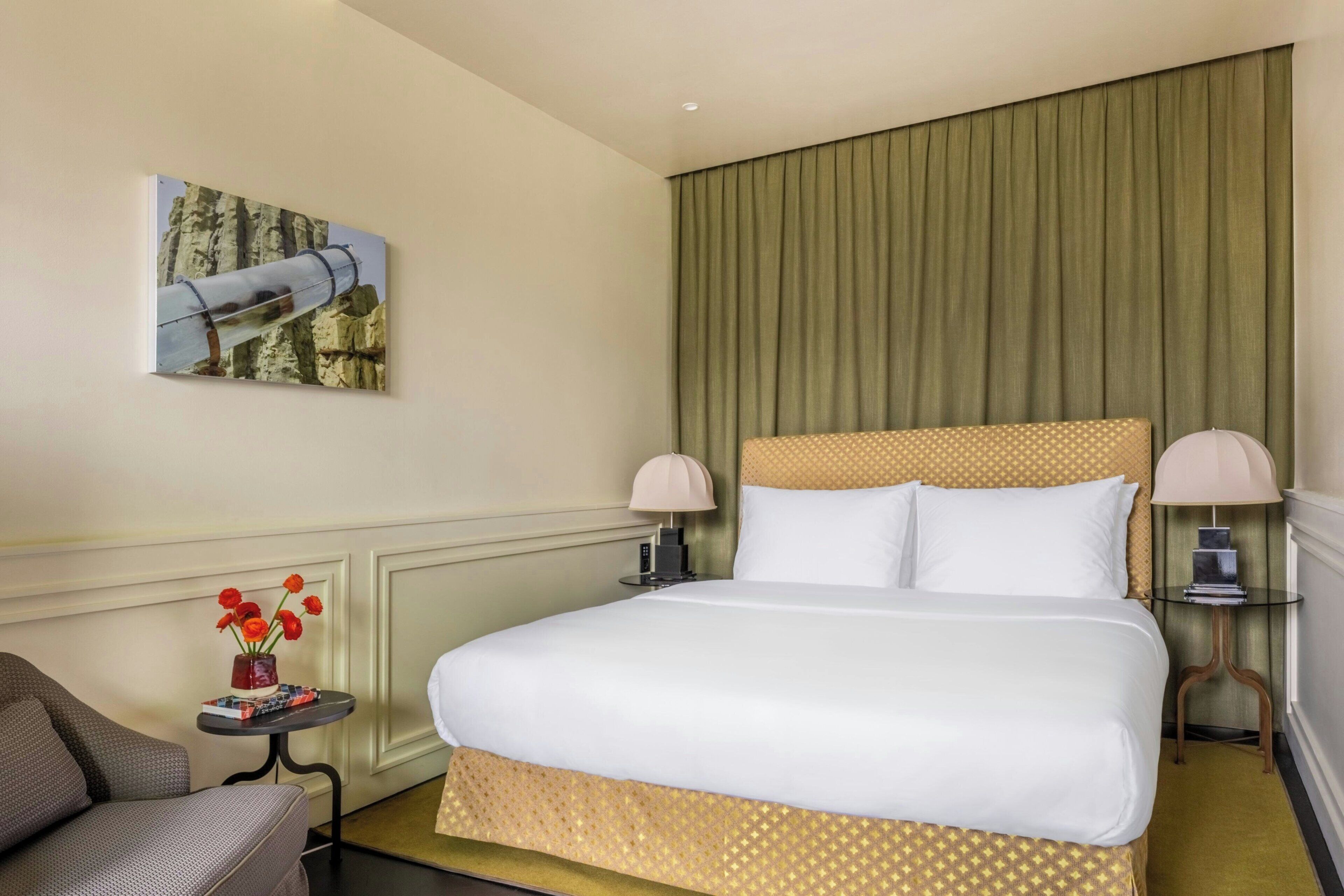 Premium kamer, 1 kingsize bed, balkon | Luxe beddengoed, donsdekens, pillowtop-bedden, een minibar