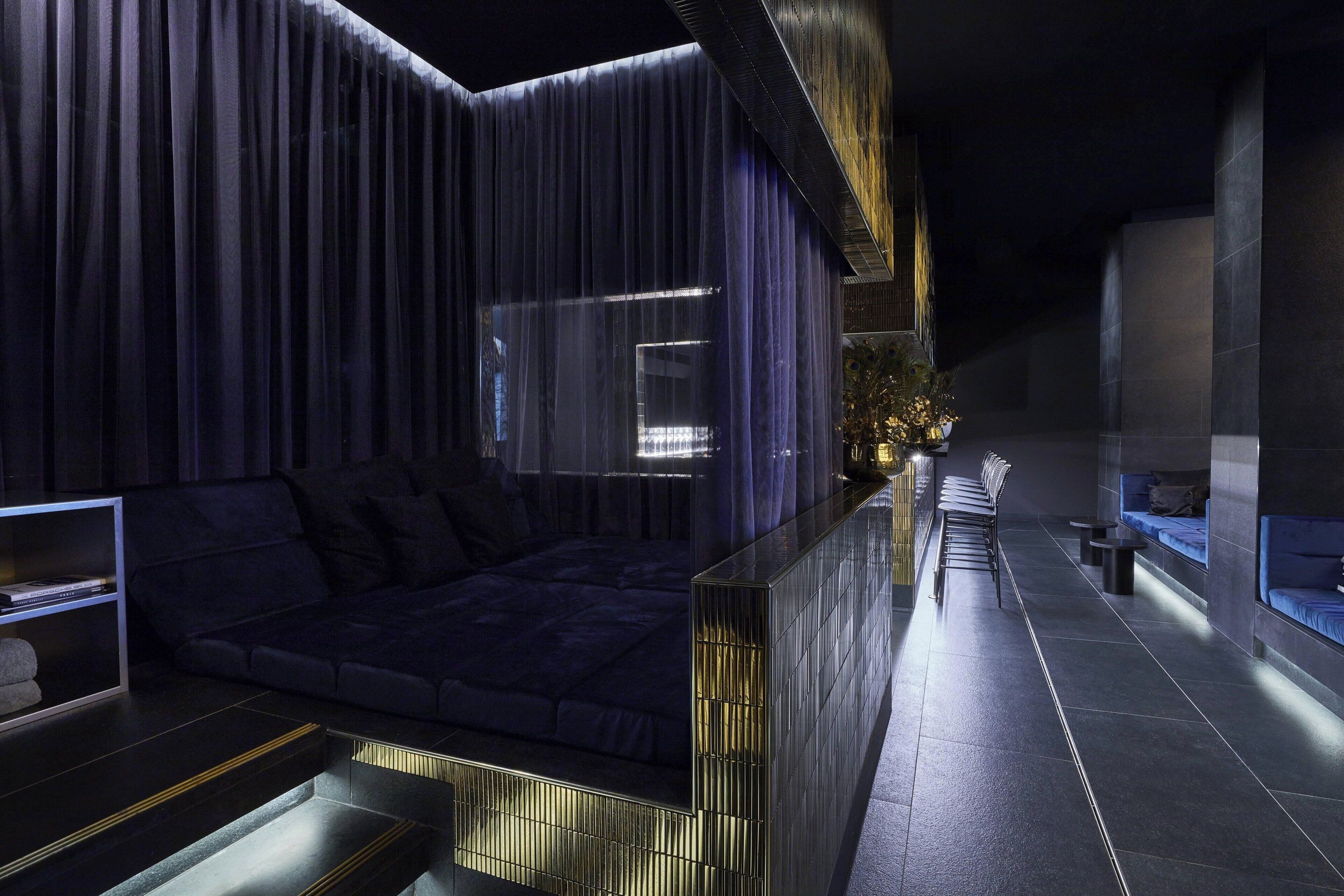 sauna, steam room, body scrubs, facials, 4 treatment rooms