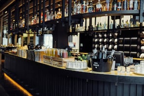 Petit déjeuner buffet servi tous les jours en supplément