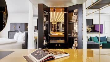 Suite, 1 Tempat Tidur Double, Bebas Asap Rokok, balkon | 1 kamar tidur, seprai premium, dan selimut bulu angsa