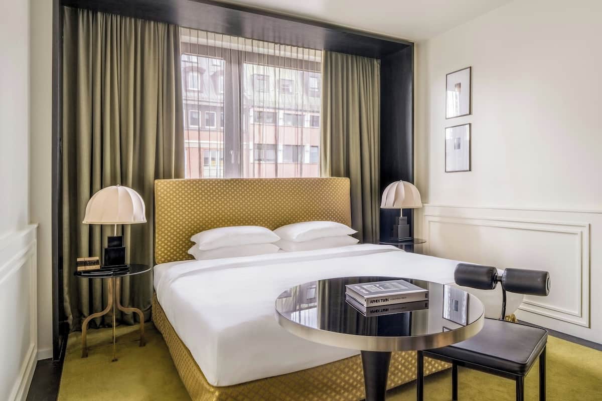 Deluxe Room, 1 King Bed